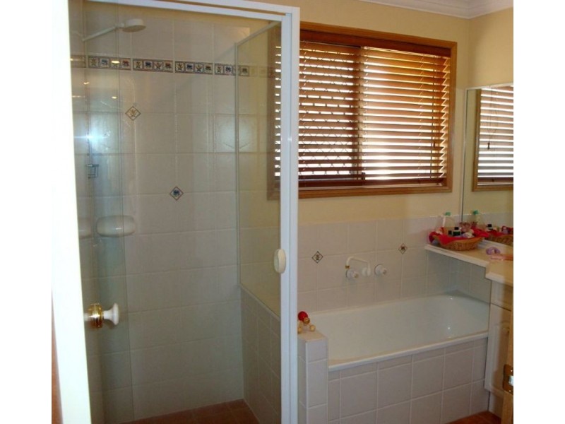 16 Belford Drive, Wellington Point QLD 4160