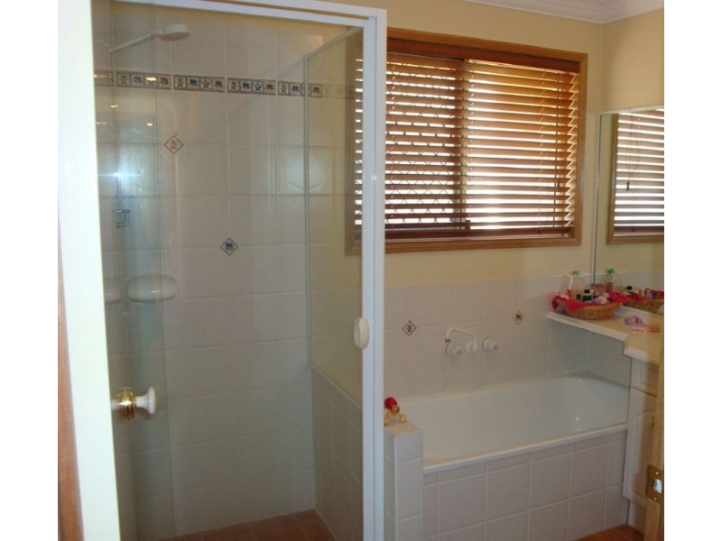 16 Belford Drive, Wellington Point QLD 4160