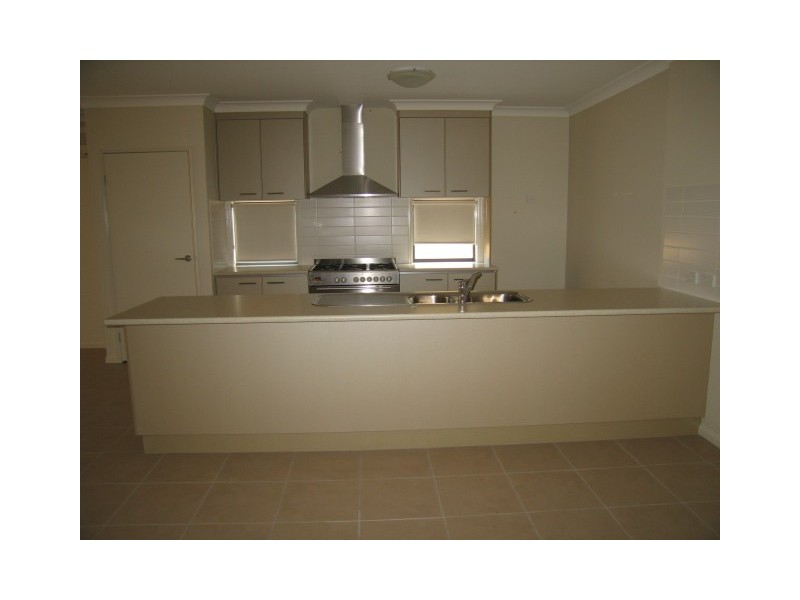 8 Kingsway Street, Wellington Point QLD 4160