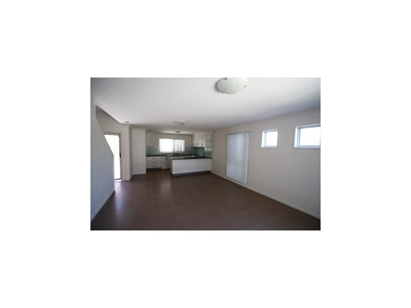 3/4 Spencer St, Redbank QLD 4301