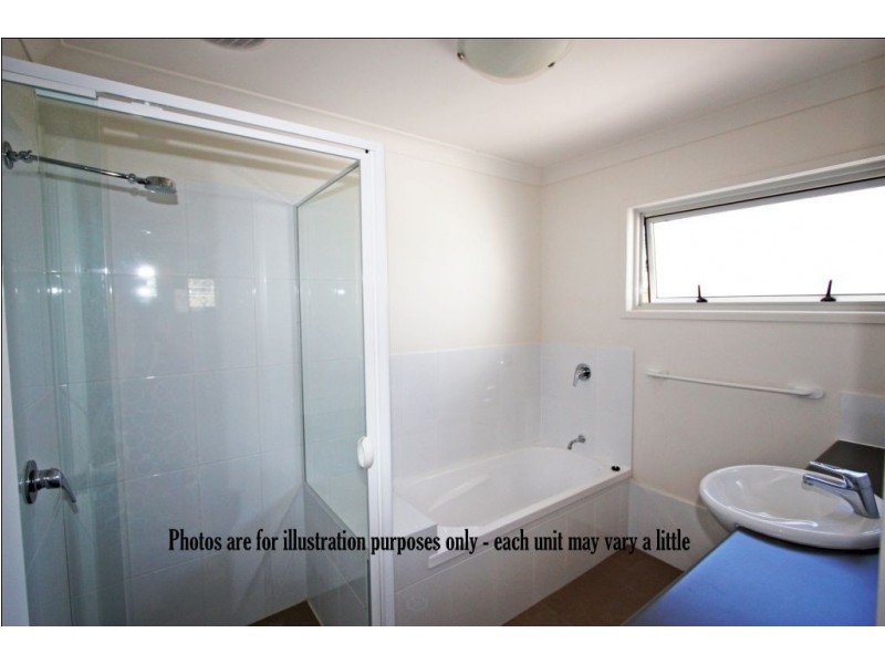 4/4 Spencer St, Redbank QLD 4301
