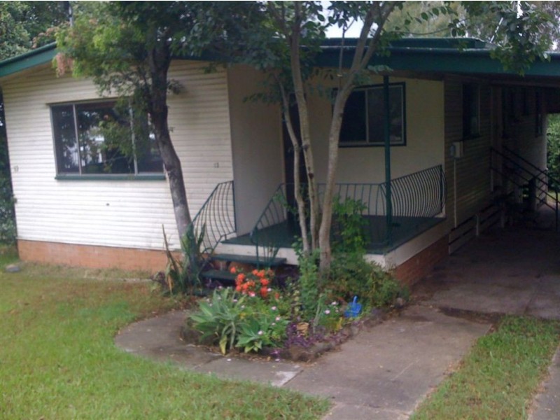 12 Caroline Street, Riverview QLD 4303