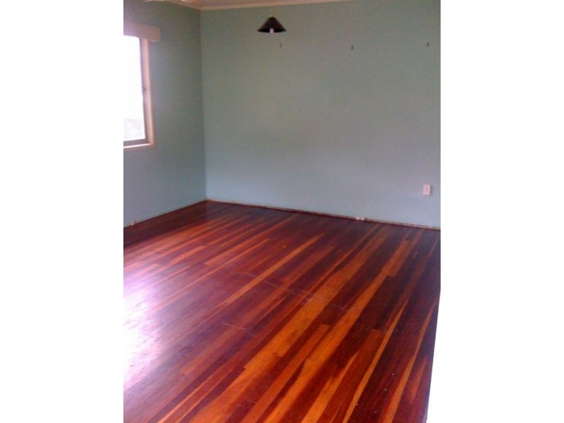 12 Caroline Street, Riverview QLD 4303