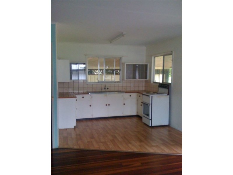 12 Caroline Street, Riverview QLD 4303