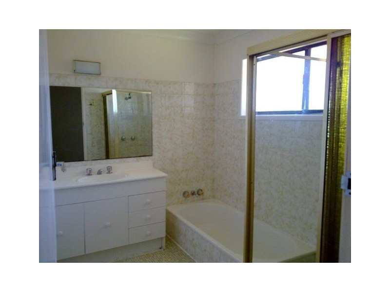 2 Stella Street, Camira QLD 4300