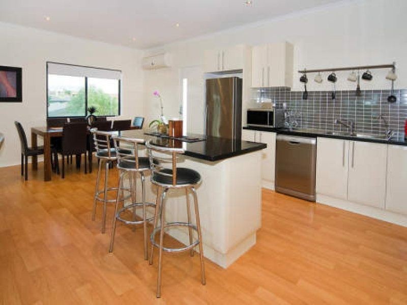 4 Griffin Cres, Collingwood Park QLD 4301