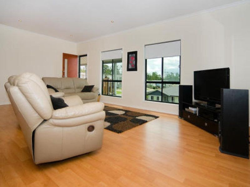 4 Griffin Cres, Collingwood Park QLD 4301