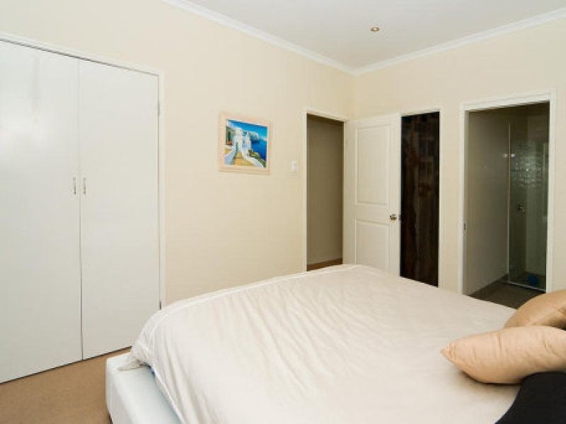 4 Griffin Cres, Collingwood Park QLD 4301