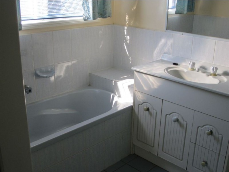 9 Kristine Ave, Goodna QLD 4300