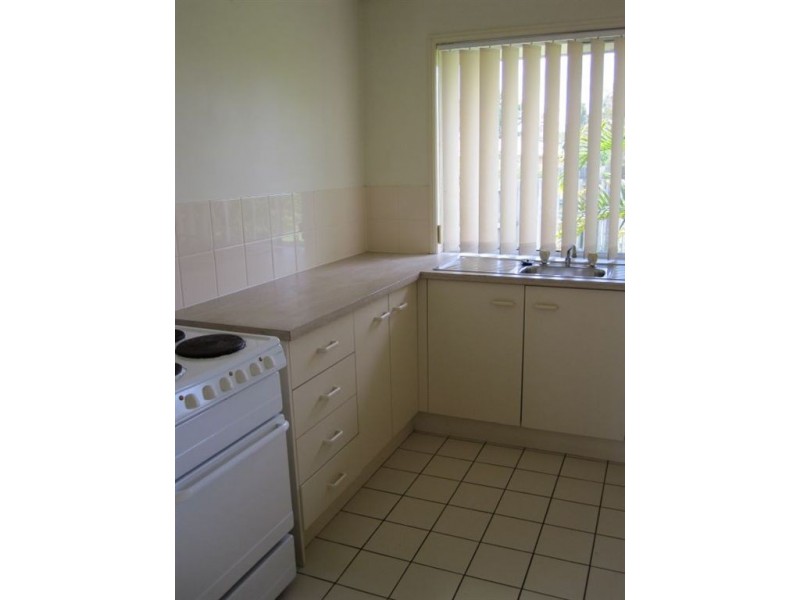 2/11 Mooney Close, Goodna QLD 4300