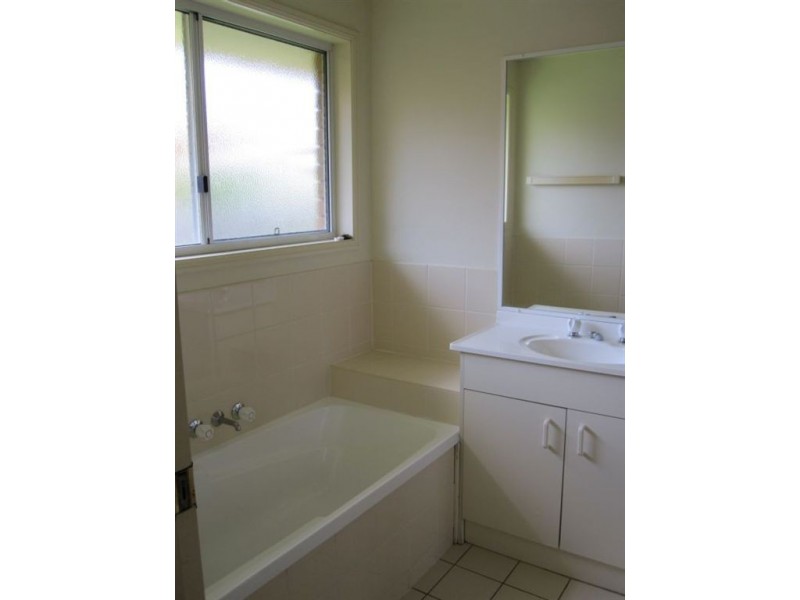 2/11 Mooney Close, Goodna QLD 4300