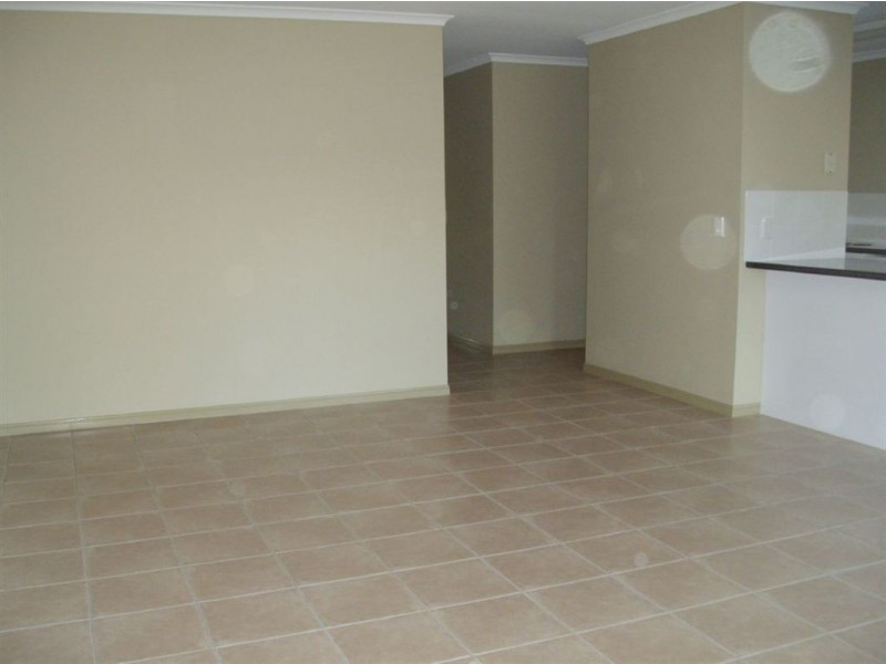 2/12 Mooney Close, Goodna QLD 4300