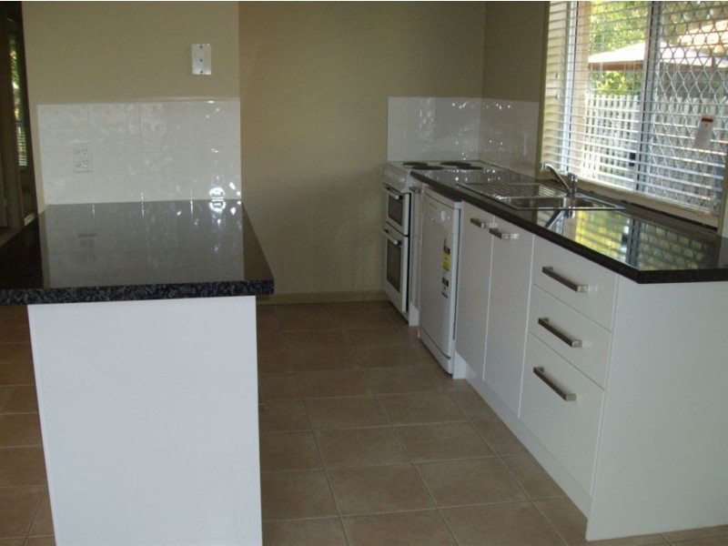 2/12 Mooney Close, Goodna QLD 4300