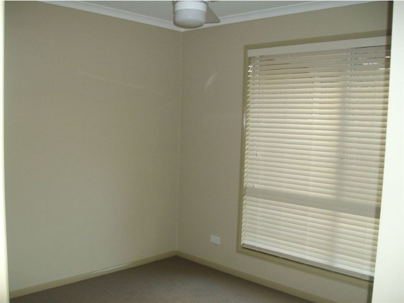 2/12 Mooney Close, Goodna QLD 4300