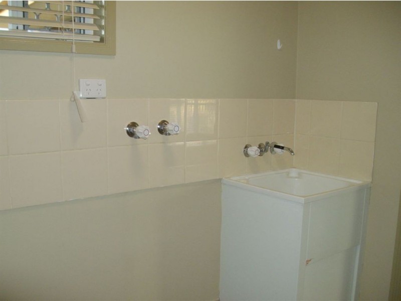 2/12 Mooney Close, Goodna QLD 4300