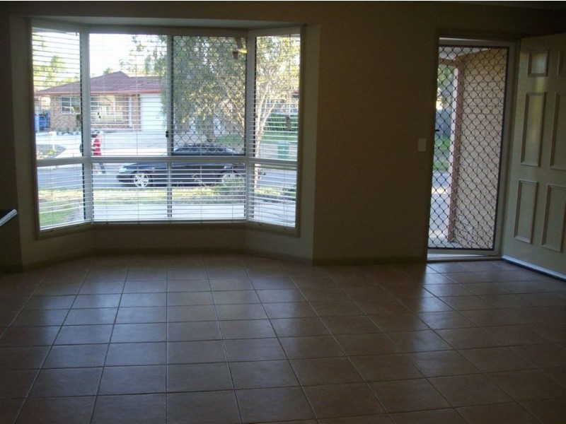 2/12 Mooney Close, Goodna QLD 4300
