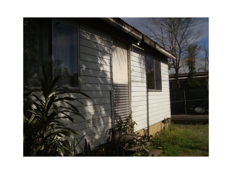 8 Albert Street, Goodna QLD 4300