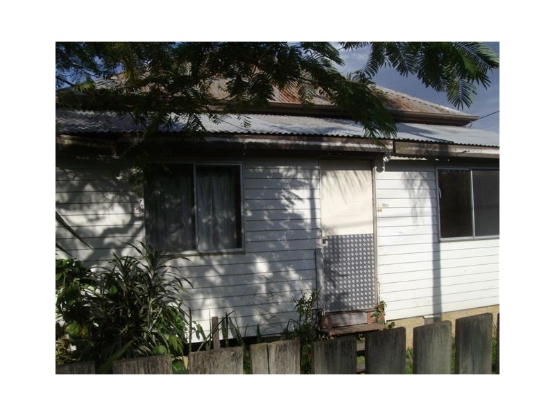 8 Albert Street, Goodna QLD 4300