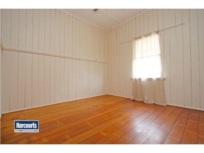 34 Brisbane Road, Dinmore QLD 4303
