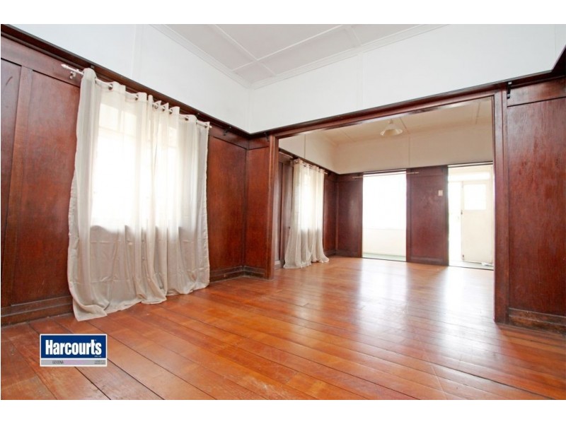 34 Brisbane Road, Dinmore QLD 4303