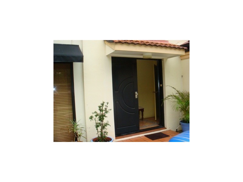 6 Estate Place, Holland Park West QLD 4121