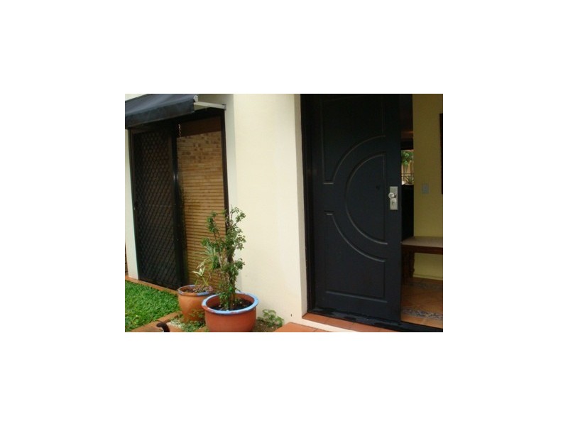 6 Estate Place, Holland Park West QLD 4121