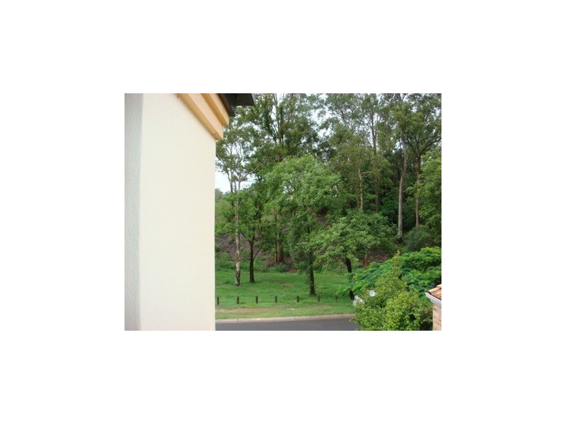 6 Estate Place, Holland Park West QLD 4121