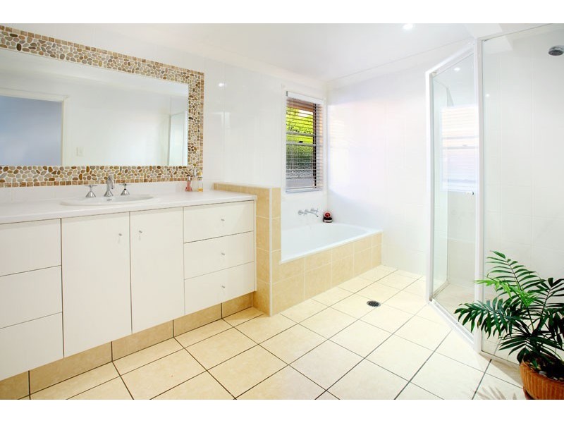 37 Dagmar Street, Holland Park West QLD 4121