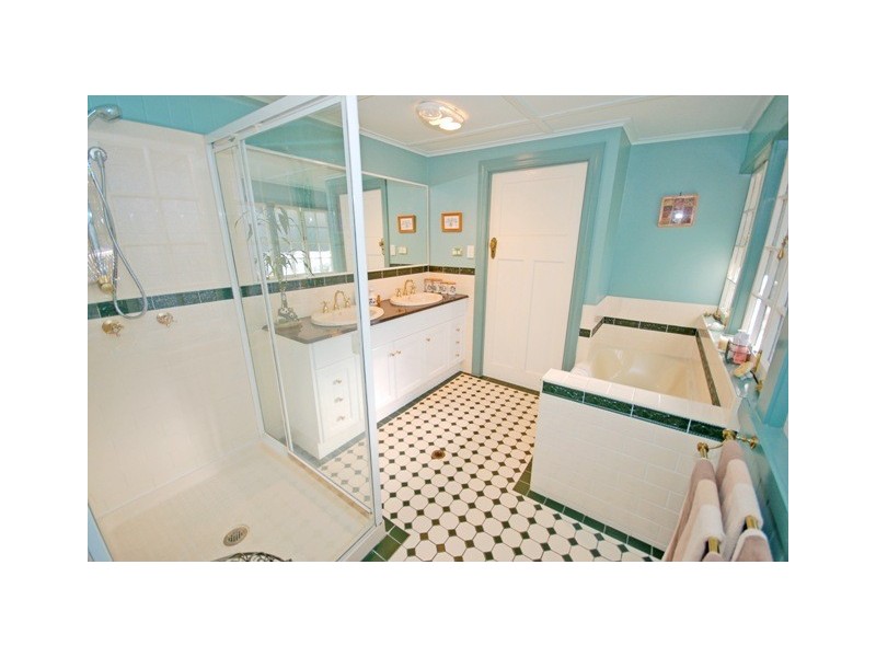 73 Ferguson Road, Camp Hill QLD 4152