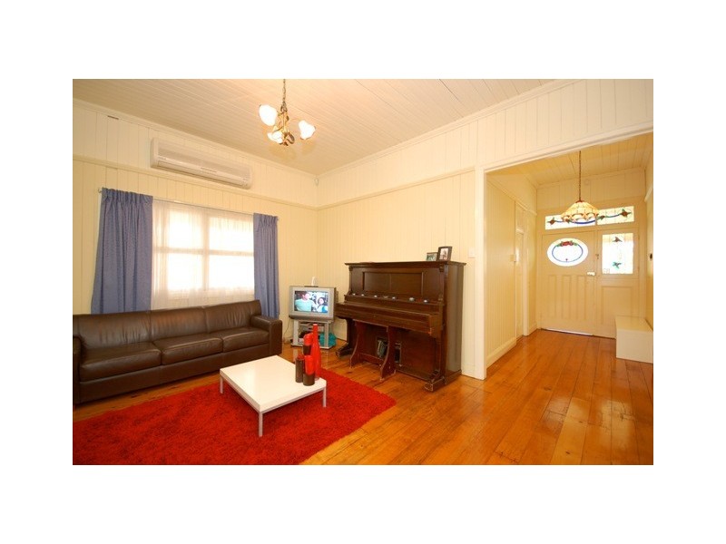 19 Ferndale Street, Annerley QLD 4103