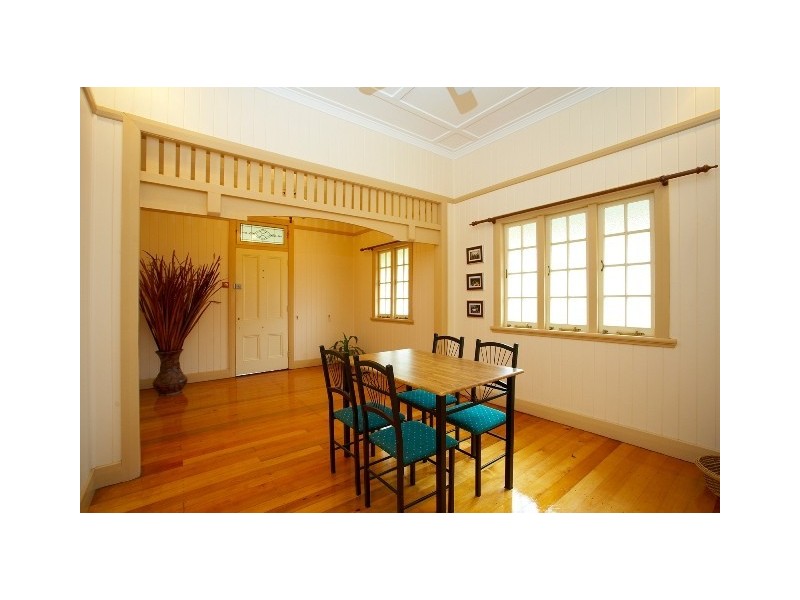 14 Framont Avenue, Holland Park QLD 4121