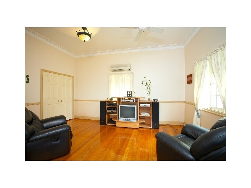 14 Framont Avenue, Holland Park QLD 4121