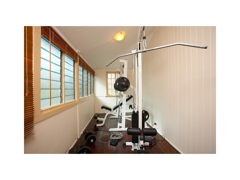 14 Framont Avenue, Holland Park QLD 4121