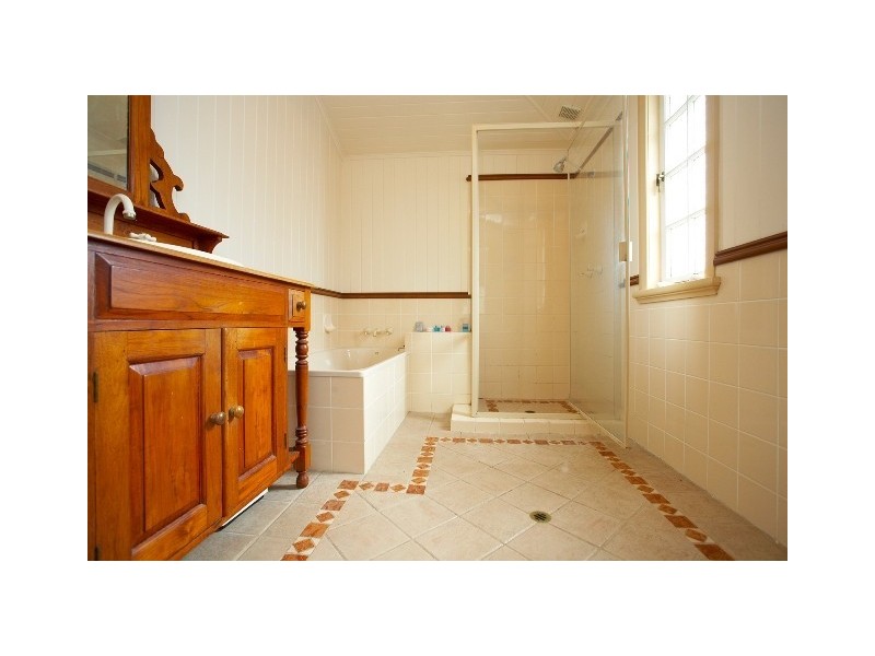 14 Framont Avenue, Holland Park QLD 4121