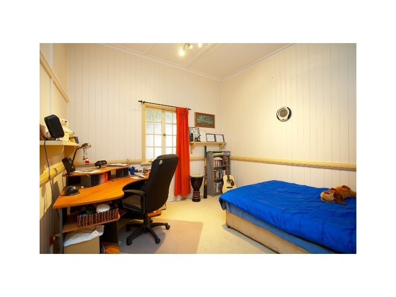 14 Framont Avenue, Holland Park QLD 4121