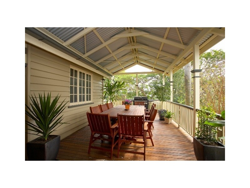 14 Framont Avenue, Holland Park QLD 4121