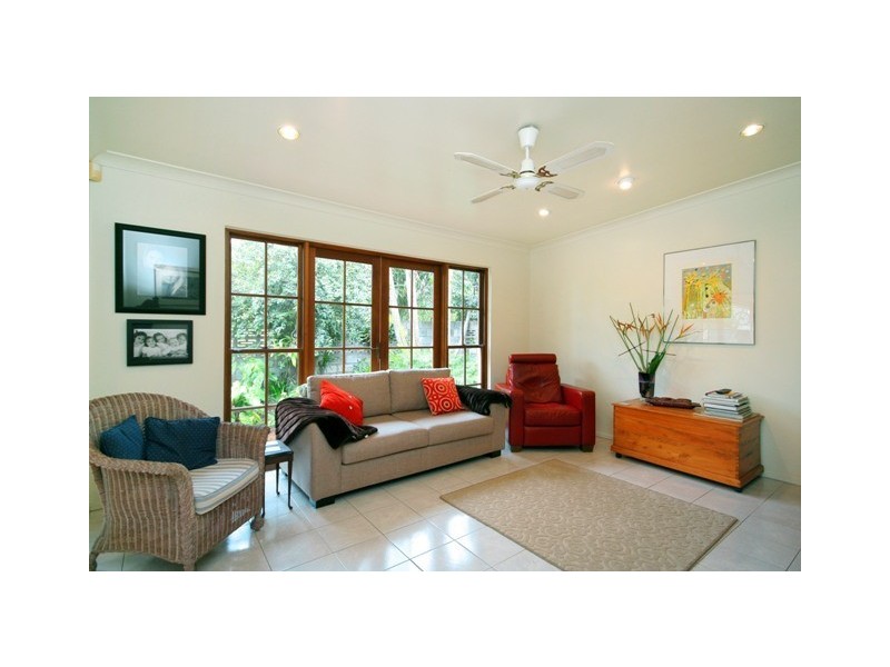 4 Thynne Avenue, Norman Park QLD 4170