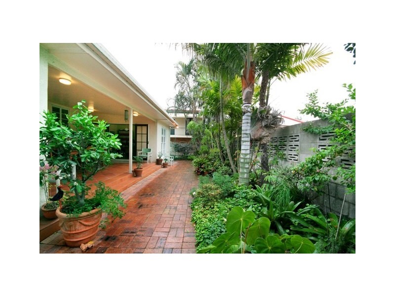 4 Thynne Avenue, Norman Park QLD 4170