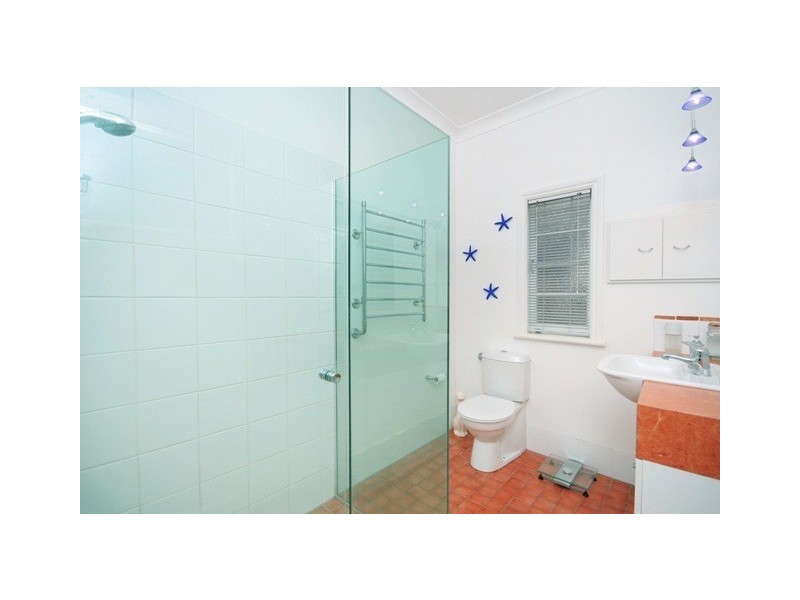 4 Thynne Avenue, Norman Park QLD 4170