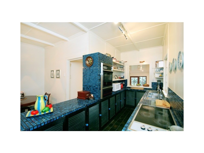 4 Thynne Avenue, Norman Park QLD 4170