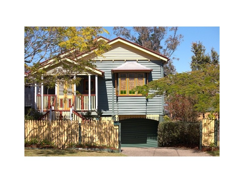 11 Parooba Avenue, Camp Hill QLD 4152