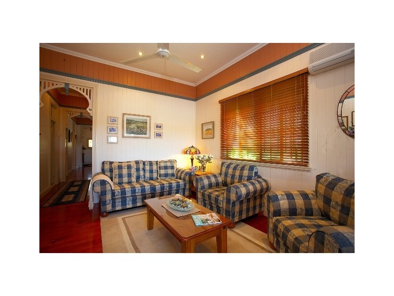 11 Parooba Avenue, Camp Hill QLD 4152