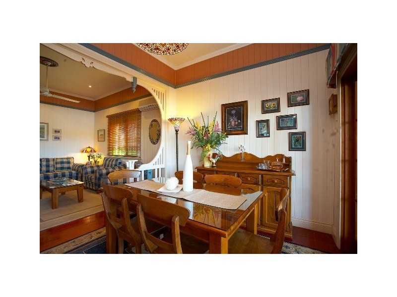 11 Parooba Avenue, Camp Hill QLD 4152