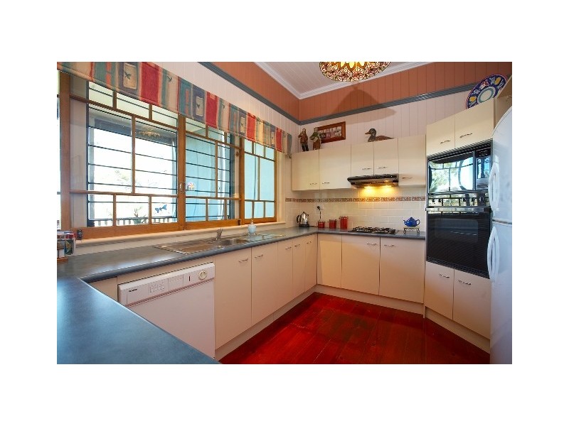 11 Parooba Avenue, Camp Hill QLD 4152