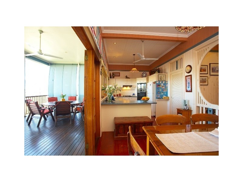 11 Parooba Avenue, Camp Hill QLD 4152