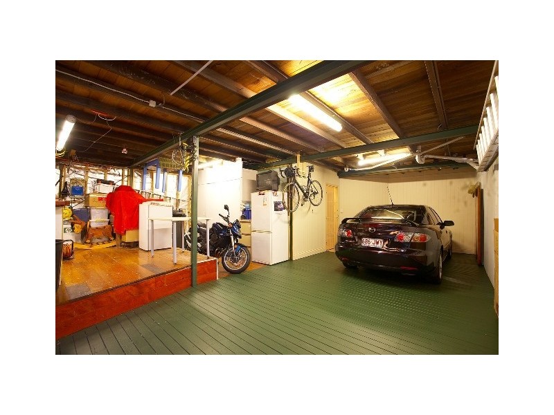 11 Parooba Avenue, Camp Hill QLD 4152