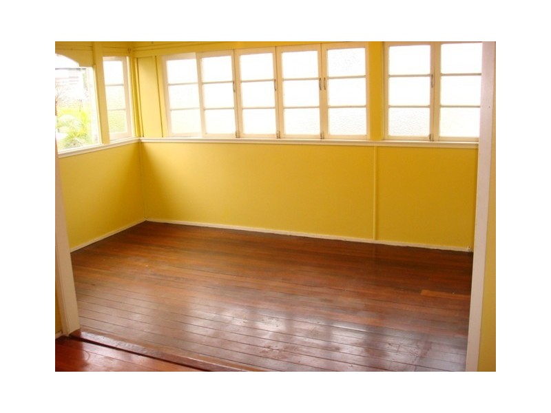 15 Wellstead Avenue, Coorparoo QLD 4151