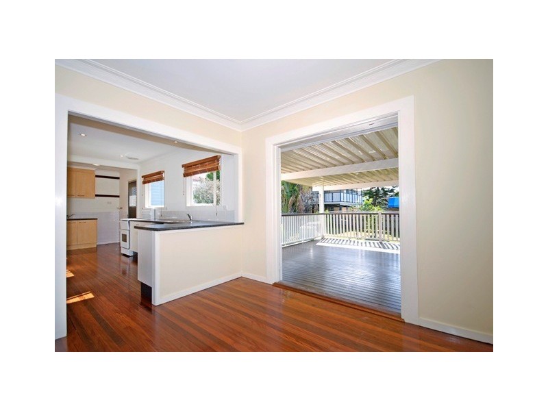 4 Lackey Avenue, Coorparoo QLD 4151