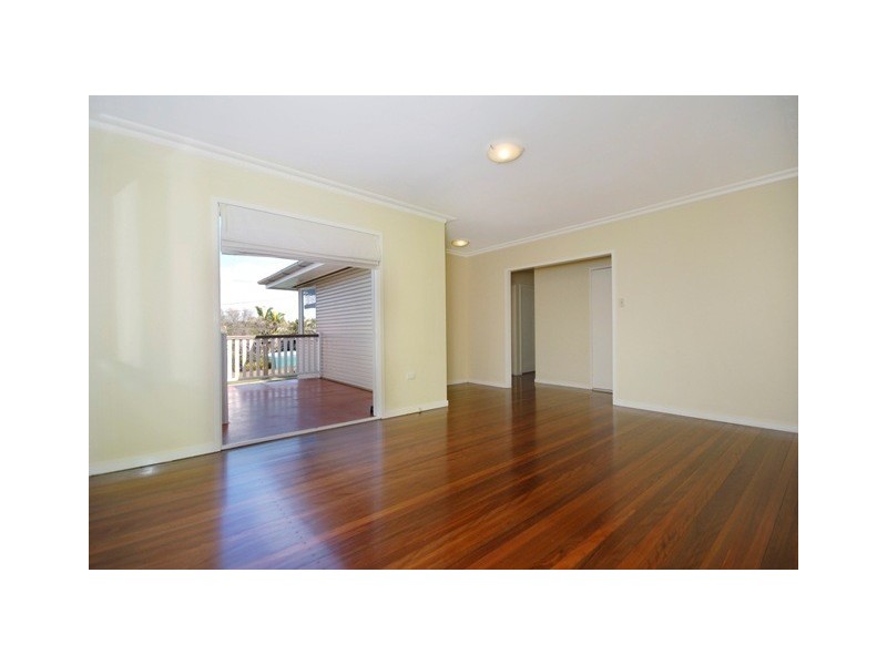 4 Lackey Avenue, Coorparoo QLD 4151