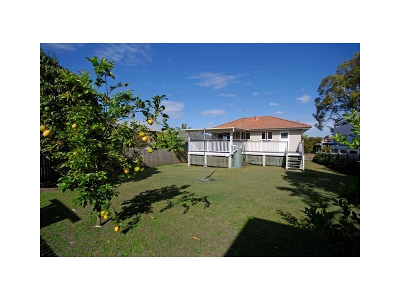 4 Lackey Avenue, Coorparoo QLD 4151